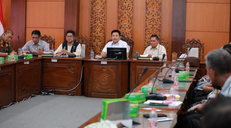 Bupati Subandi Minta Pungutan Pedagang CFD Jadi Rp5 Ribu, Jangan Memberatkan Bupati Subandi Minta Pungutan Pedagang CFD Jadi Rp5 Ribu, Jangan Memberatkan