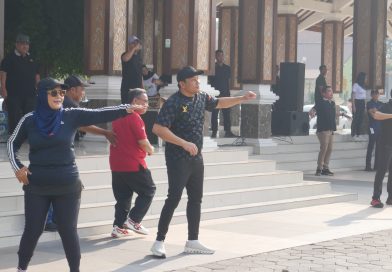 Senam Bersama ASN Sidoarjo, Bupati Subandi Ajak Jaga Kesehatan dan Kebersamaan Senam Bersama ASN Sidoarjo, Bupati Subandi Ajak Jaga Kesehatan dan Kebersamaan