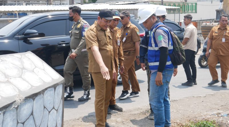 Bupati Subandi Sidak Betonisasi Jalan Gedangan–Betro, Minta Proyek Dipercepat dan Normalisasi Sungai Dilaksanakan Terpadu
