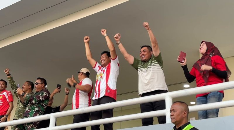 Bupati Subandi dan Ketua KONI Sidoarjo Nobar di GOR Delta, Salut Deltras Tahan Imbang Persis Solo