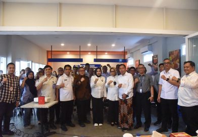 Wabup Mimik: Kemudahan Layanan Satu Pintu Lewat One Desk Stop Service Hadir Lebih Dekat di Buduran Wabup Mimik: Kemudahan Layanan Satu Pintu Lewat One Desk Stop Service Hadir Lebih Dekat di Buduran