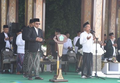Ketua DPRD Sidoarjo, H. Abdillah Nasih Pimpin Upacara Peringati Hari Santri 2026