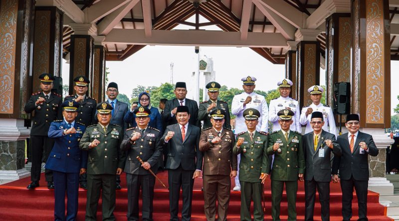 Bupati Sidoarjo ; Pemuda Sidoarjo Harus Hadir Sebagai Motor Penggerak Pembangunan, Menciptakan Inovasi, dan Pelopor Solusi Atas Berbagai Tantangan Daerah Bupati Sidoarjo ; Pemuda Sidoarjo Harus Hadir Sebagai Motor Penggerak Pembangunan, Menciptakan Inovasi, dan Pelopor Solusi Atas Berbagai Tantangan Daerah