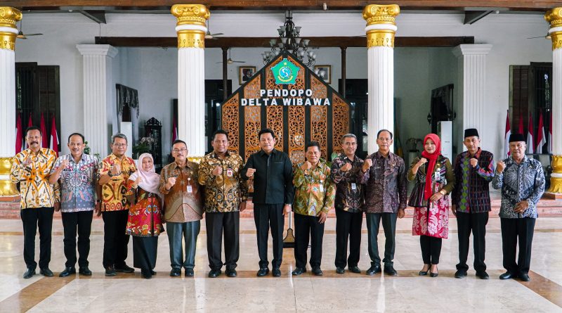 Bupati Subandi Tugasi Kades dan Lurah Kawal Terus Perkembangan Gerai KDKMP