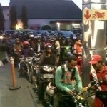 Antrean di SPBU Mayjen Sungkono Akibatkan Lalu Lintas Macet