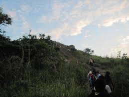 Bukit Terbelah, Warga Pilih Mengungsi