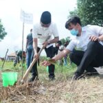 Bupati Ra Latif Tanam Pohon di Tanah Merah Bernilai Ekonomis