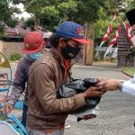 Ra Latif Bupati Bangkalan Bagikan Ratusan Sembako dan Multivitamin untuk Tukang Becak