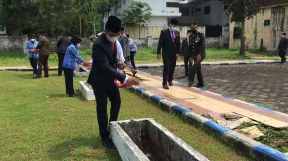 Hari Pahlawan, Bupati Bangkalan Ra Latif : Setiap orang bisa menjadi pahlawan , Inspirasi banyak orang