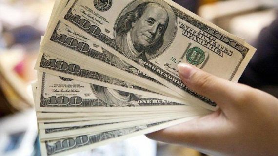 Surplus neraca perdagangan menopang Rupiah menguat Senin ini