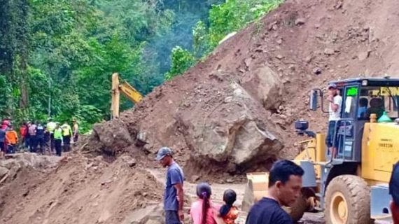 Lumajang Longsor sehingga 2 Rumah Rusak dan Jalur Antar Desa Terputus