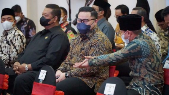 Hanindhito Bupati Kediri : “Transaksi di atas Rp1 juta diwajibkan nontunai”