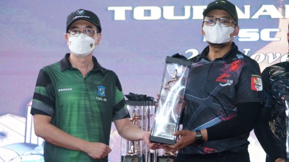 Bupati Bangkalan Ra Latif Ikuti Kejuaraan Menembak di Surabaya
