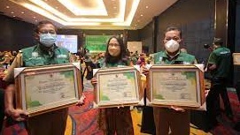 Pemprov Jatim Beri Penghargaan Desa dan Kelurahan Berseri di Lamongan