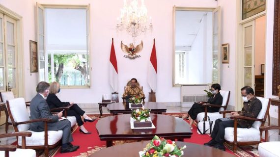 Jokowi bahas pasar karbon hingga vaksin dengan Menlu Inggris Elizabeth Truss