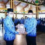 HUT Korpri ke-50, Bupati Ra Latif Serahkan Ratusan SK Pengangkatan PNS Bangkalan