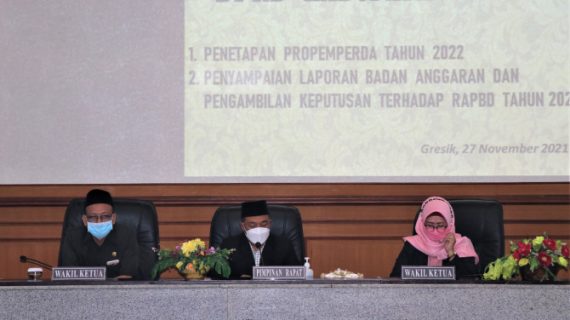 Dewan Gresik Gelar Rapat Paripurna Secara Marathon untuk Sahkan APBD 2022 Rp 3,4 Triliun