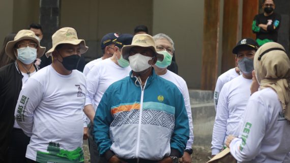 Digagas Dishut Jatim-Unesa, Khofifah Apresiasi KKN Tematik di Desa