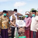 Bupati Abdul Latif Bantu Mat Ruiy Korban Kebakaran di Blega Bangkalan