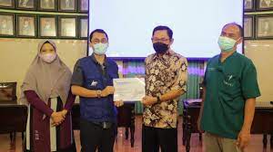 50 Dokter Spesialis dan Dokter Umum ditambah Satu Bidan Di berangkatkan Ke Semeru Oleh Tim Gabungan FK UNAIR