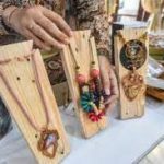 Dekranasda Surabaya Rini seleksi produk UMKM di Surabaya Kriya Galeri