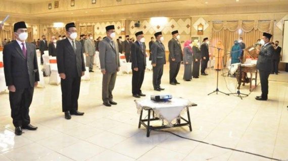 Ratusan Pejabat duduki Jabatan Baru, Akibat di Mutasi Pemkab Gresik