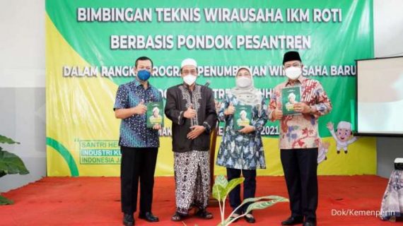 Pengadaan Program Pemerintah Kepada Santripreneur Guna Mendorong Perekonomian Nasional