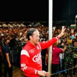 Joko Widodo beserta  Iriana  menonton Konser Kebangsaan  Slank dan Kla Project