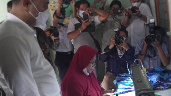 Walikota Surabaya Resmikan Kampung Penjahit Guna Pemberdayaan Masyaraka  Yang Terdampak Pandemi