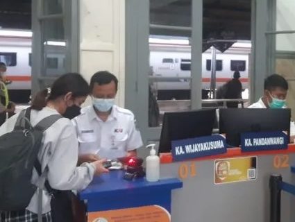 Belum vaksin booster, Naik kereta jarak jauh wajib skrining covid-19