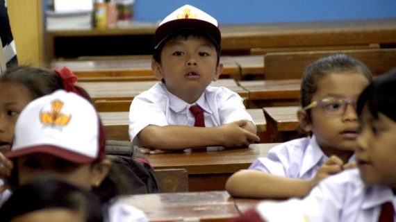 Per bulan siswa di Surabaya hanya dapat Bopda sebesar RP 87 ribu