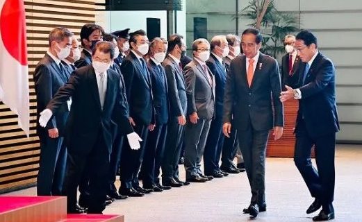 Tiba di Tokyo Jokowi diterima PM Kishida