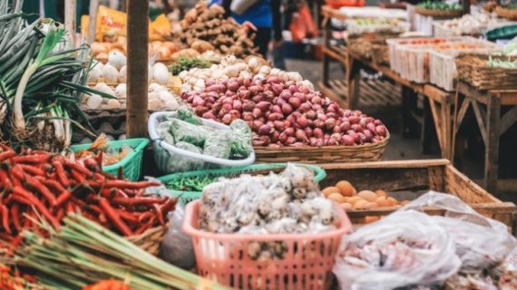 Jelang Idul Adha harga bahan pokok di Jember naik