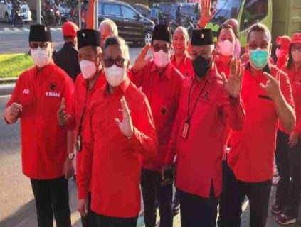 PDIP daftar Pemilu 2024 dengan lakukan pawai budaya ke kantor KPU
