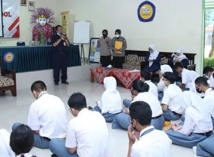 Polwan beri pendidikan cerdas bermedia sosial demi cegah kriminalitas ITE