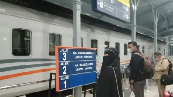 Naik KA Jarak jauh wajib lakukan vaksin booster