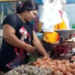 Harga telur di pasar Jember masih belum stabil