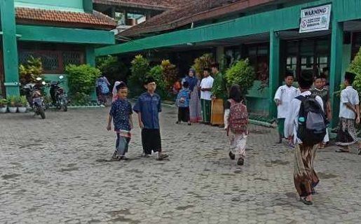 Pemkab Ponorogo intruksikan masyarakat pakai sarung dan peci jelang peringatan hari santri