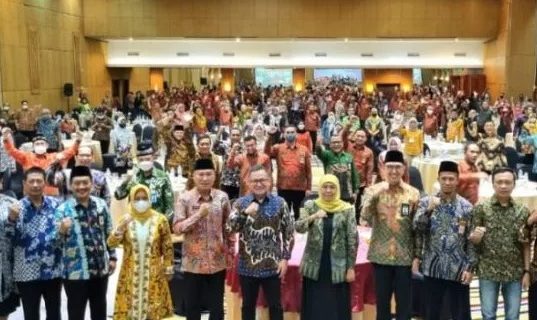 IKM jenjang SMA/SMK dan SLB Jatim ditargetkan Khofifah capai 100 persen