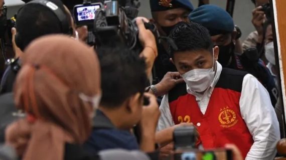 Nota keberatan Chuck Putranto di tolak hakim
