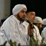Cara tepat bersyukur di Hari Pahlawan versi Habib Syech dengan bershalawat