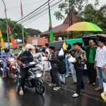 Dekatkan Diri Dengan Masyarakat, PW AMK Jawa Timur Bagi-bagi Takjil di Kab. Gresik