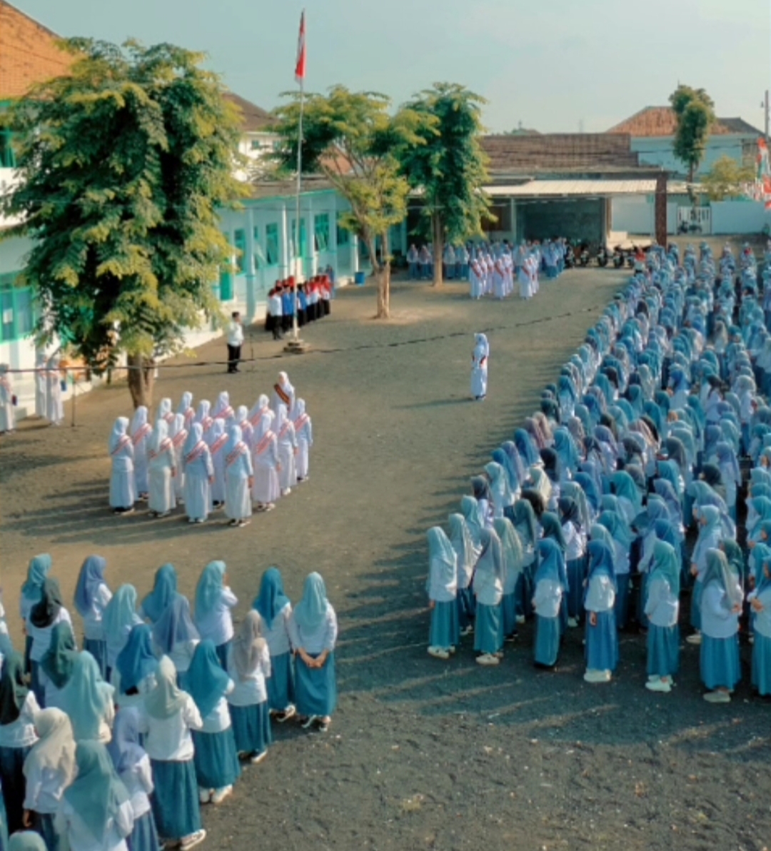 Semangat Kemerdekaan Menggema di Upacara HUT RI 81 SMA Muhammad Shodiq Brani